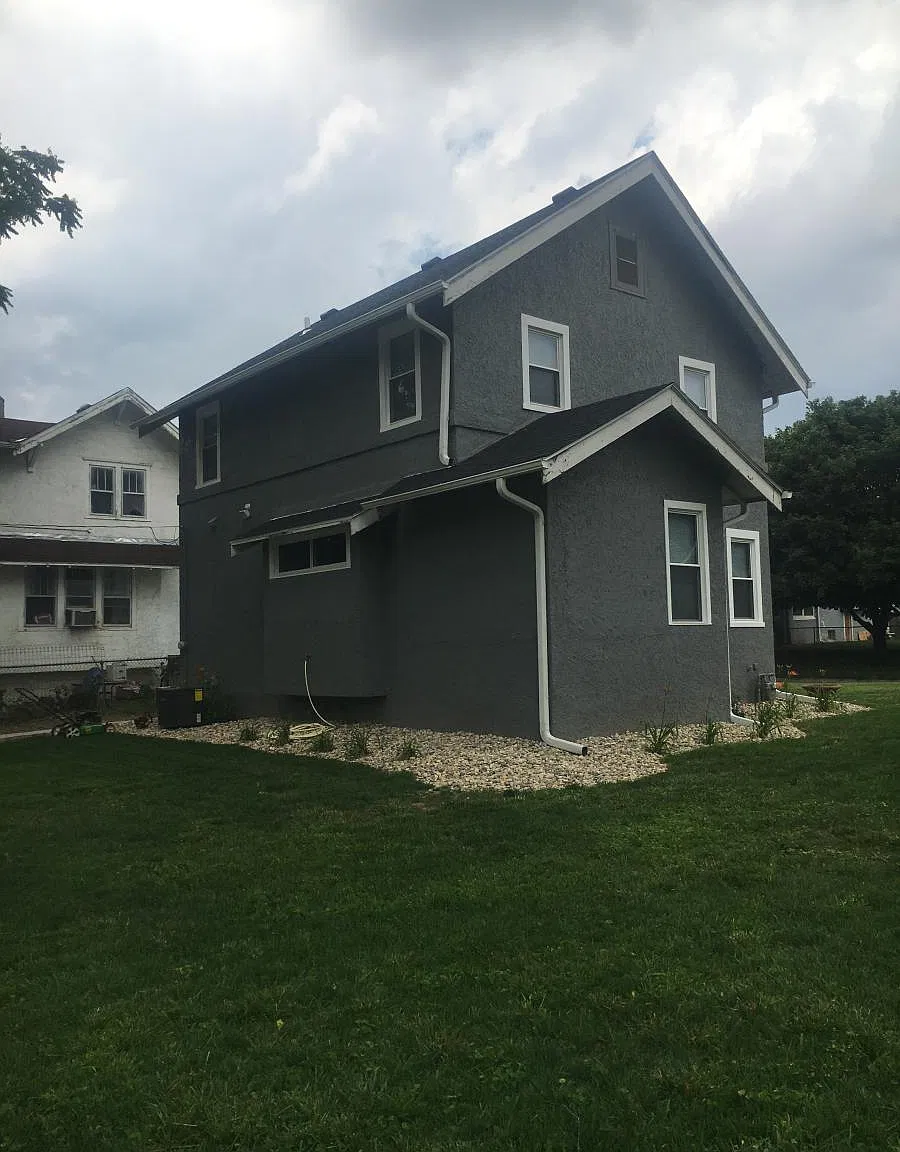 4 bed, 1446 sqft, $2,300 — Photo 2