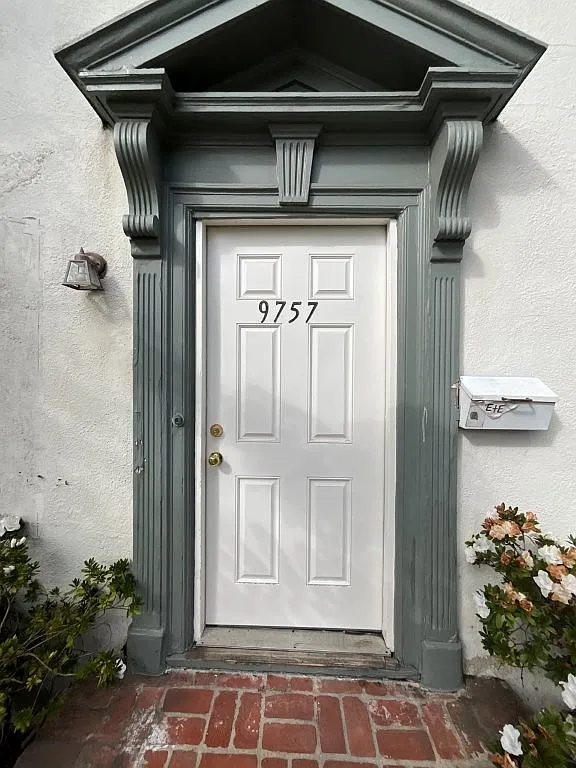 2 bed, 1.5 bath, 1200 sqft, $3,695 — Photo 2