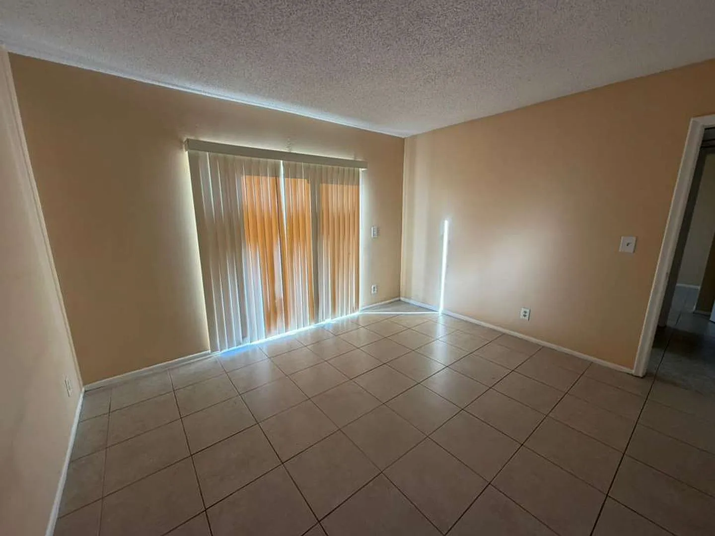Charming 1 Bedroom / 1 Bathroom Apartment for Rent Coral Springs — Photo 3