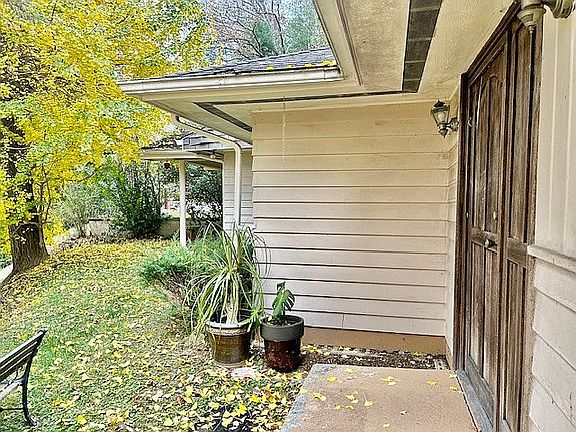 3rd image of 526 Skyline Dr
