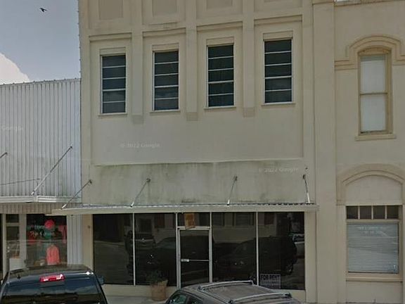 5th image of 210 E Grand Ave