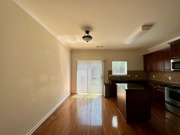 1548 Liberty Pkwy NW — Photo 8