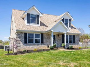 9802 Spring Pointe Ct, Louisville, KY 40229