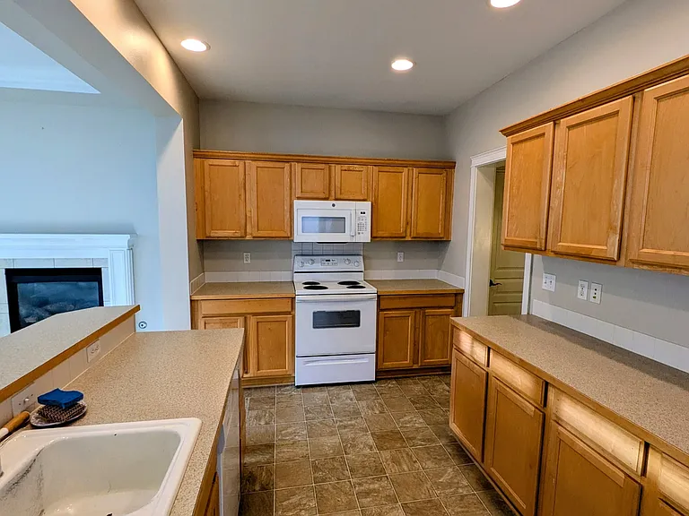 1434 Cherry Ave — Photo 8