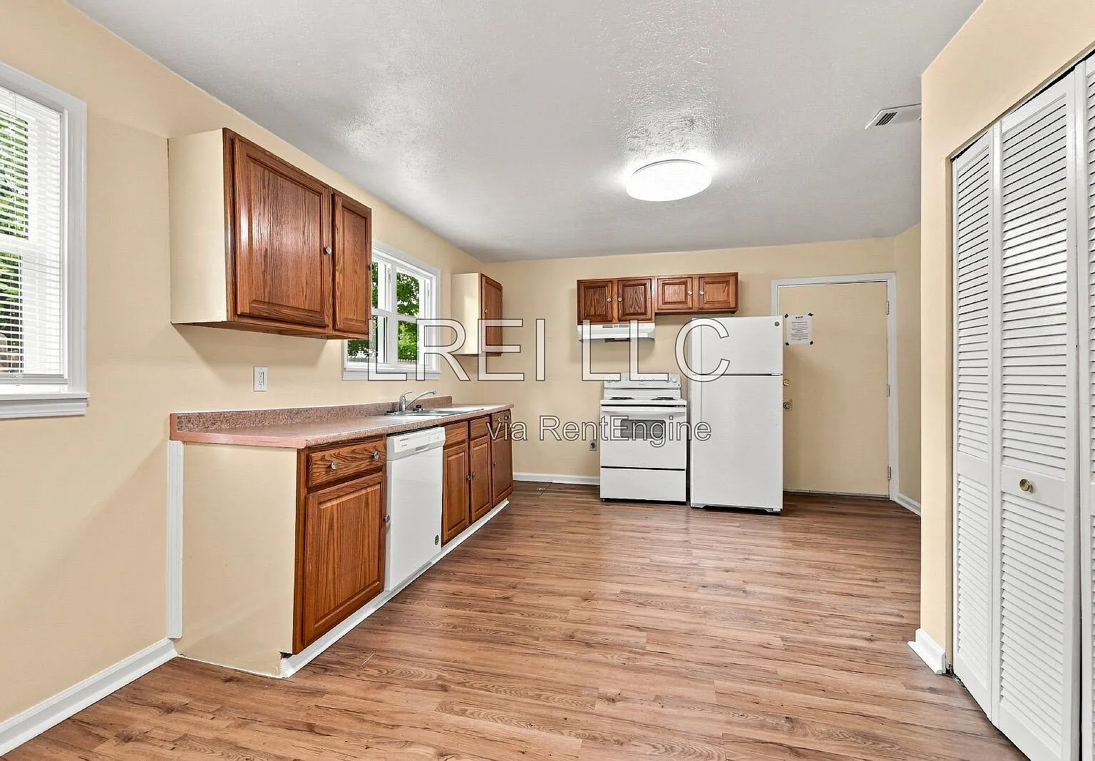 2 bed, 1.0 bath, 749 sqft, $1,195 — Photo 4