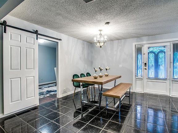 3rd image of 4217 Valentine St