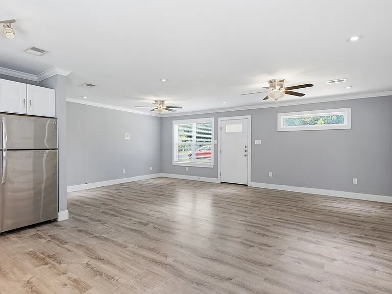 1103 Booker Ave #B — Photo 4