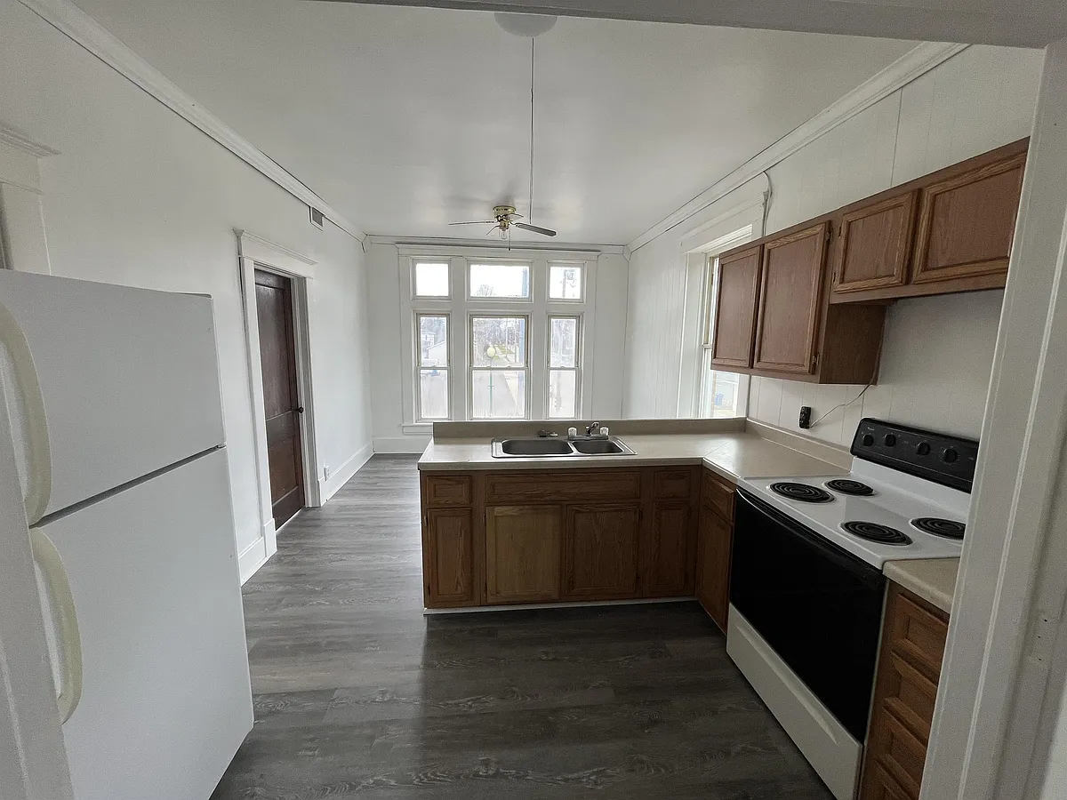 Building Photo - 102 S State St #1