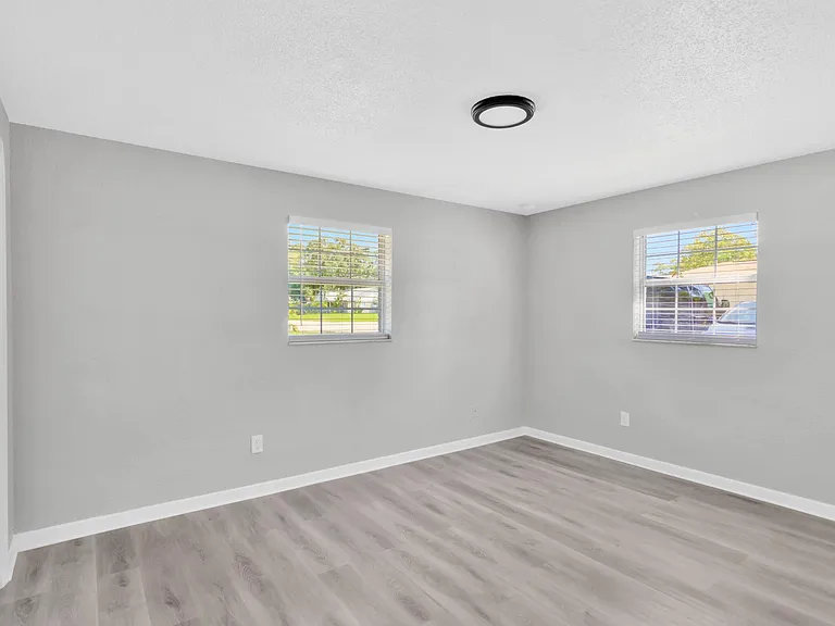 1352 Tioga Ave — Photo 10