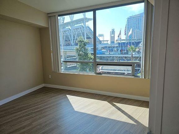 5th image of 253 10th Ave Unit 522
