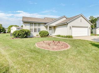 1931 Wexford Ln, Waukesha, WI 53186