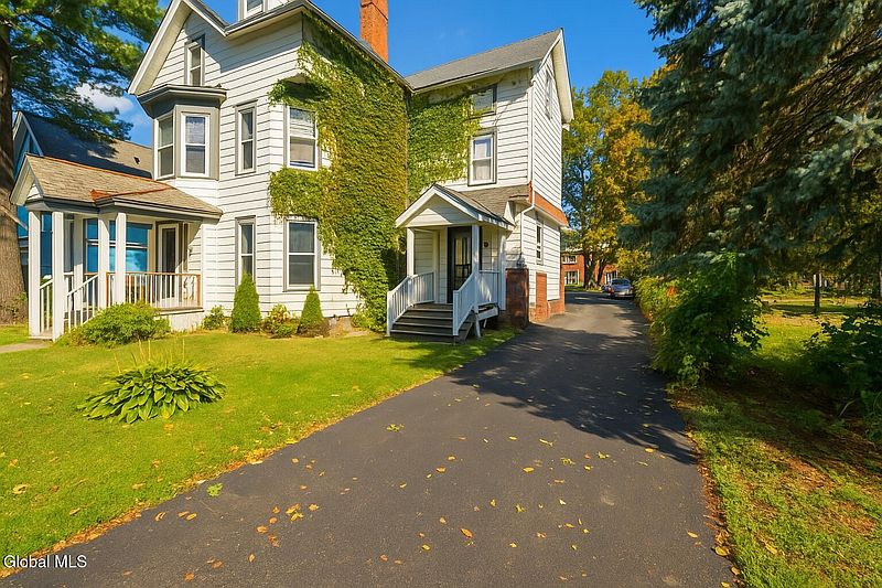 4th image of 493 Glen Street