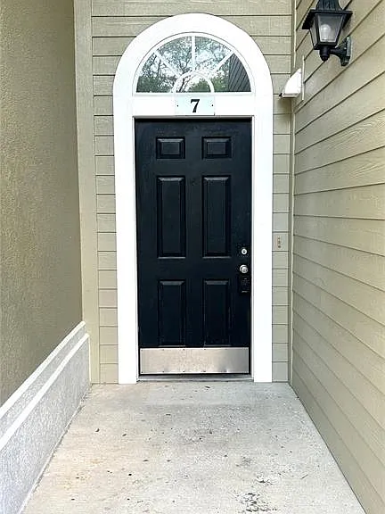 10000 SW 52nd Ave #7 — Photo 2