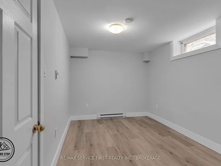 9 Rockford Pl — Photo 8