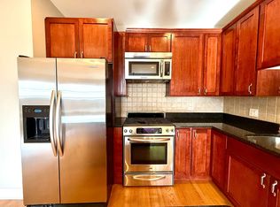 1330 W Argyle St APT 3E, Chicago, IL 60640