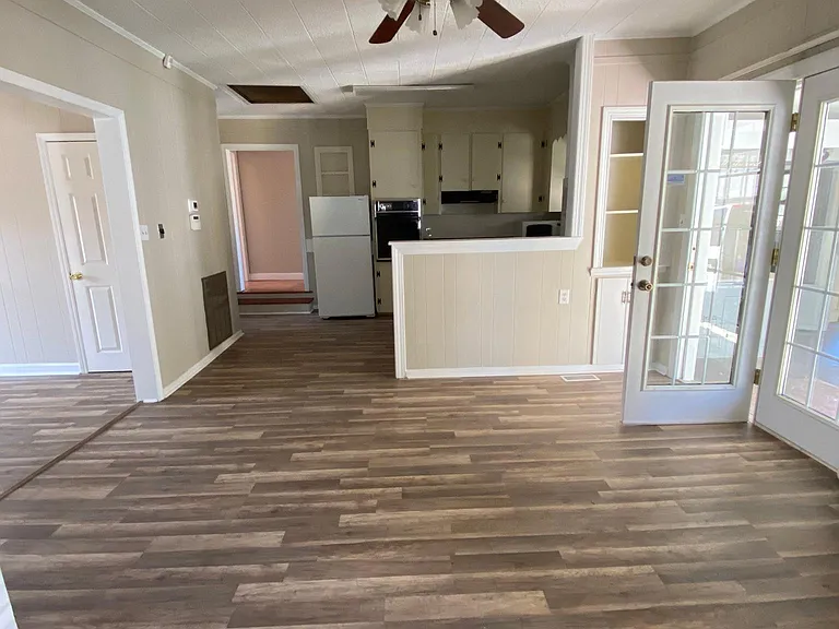 725 Washington St — Photo 3