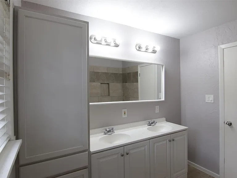 7941 Longridge Dr — Photo 14