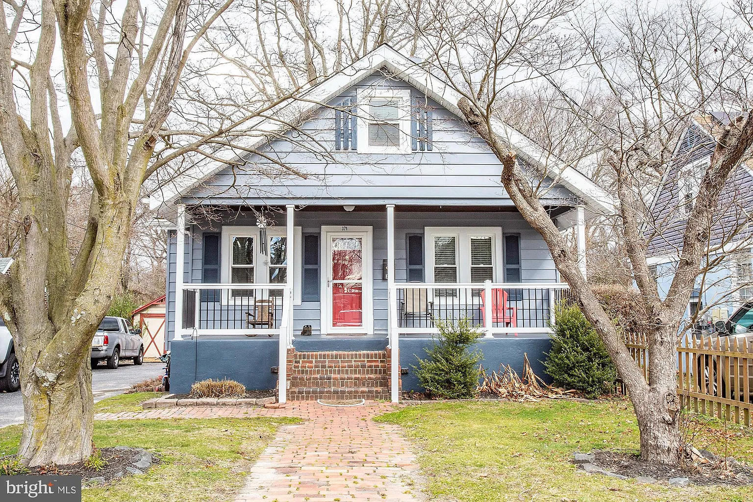 371 Ives Ave photo 1