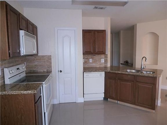 2nd image of 1110 Belmont Pl
