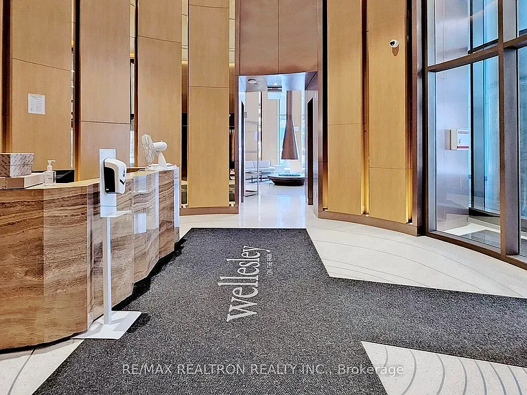 11 Wellesley St W #3802 — Photo 4