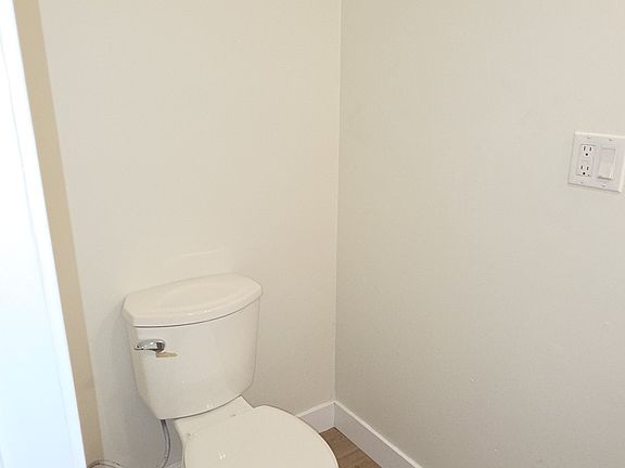 5th image of 1695 E Wardlow Rd