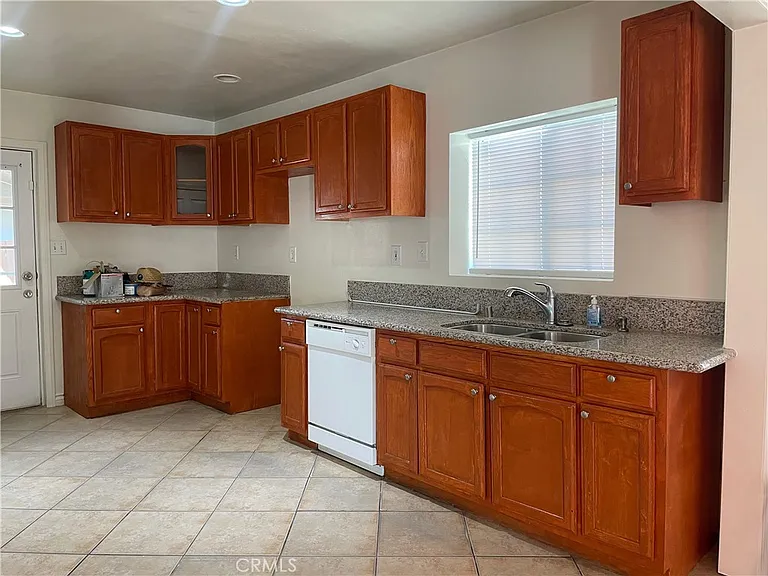 44624 Cedar Ave — Photo 2
