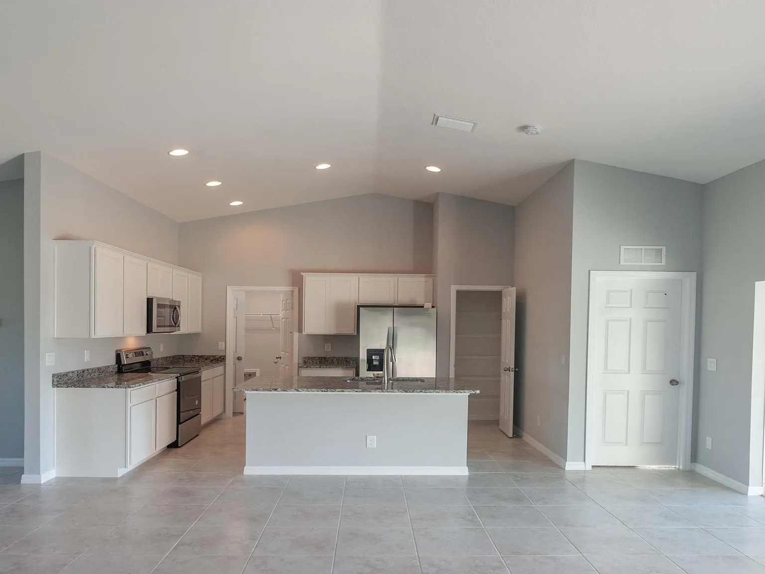 4 bed, 2250 sqft, $2,449 — Photo 2