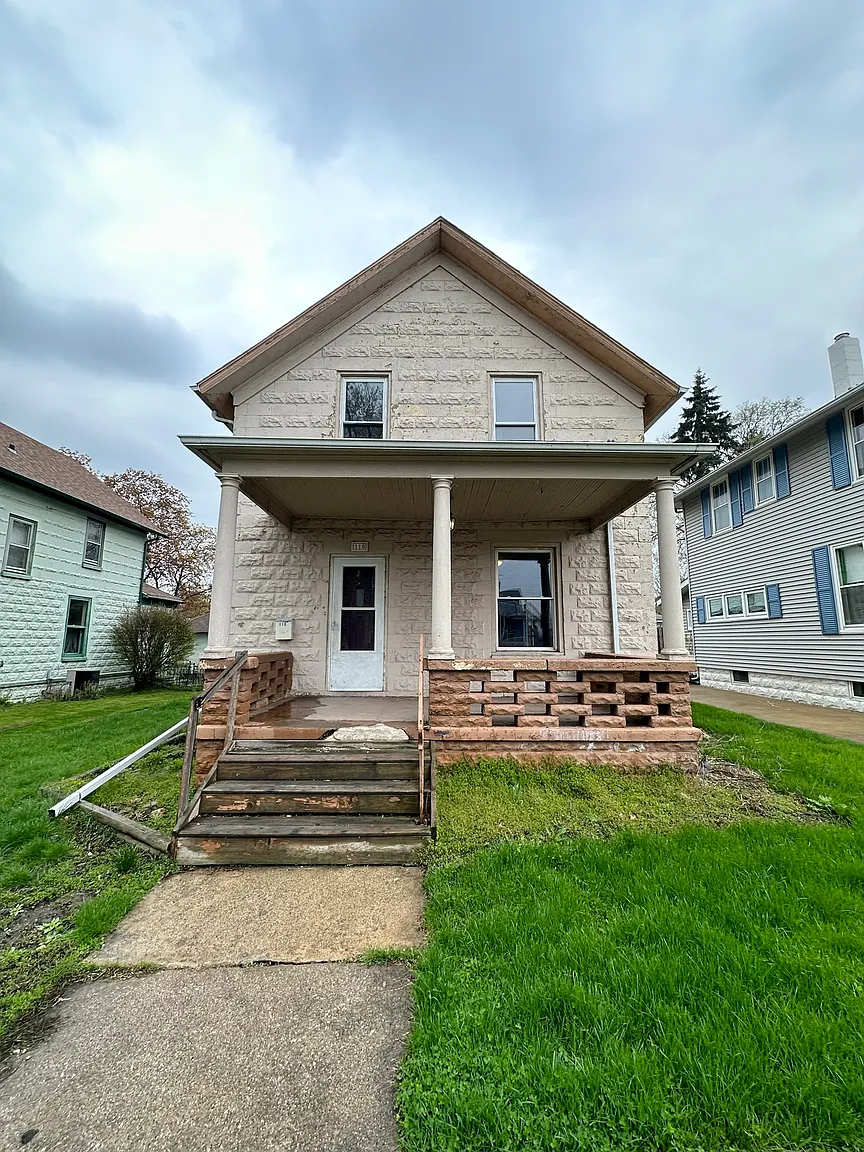 110 Grove St photo 1
