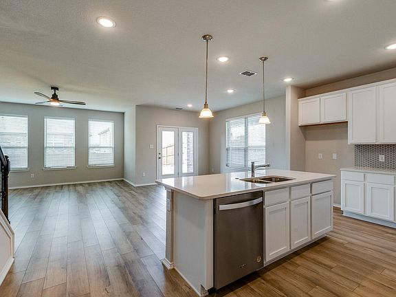 4th image of 315 Crescent Ave