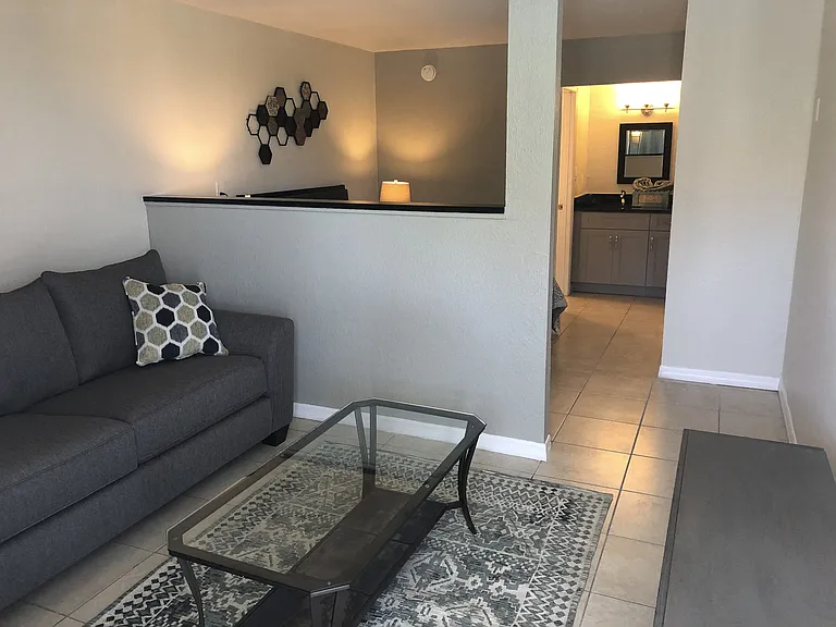 Colonial Drive Apartments — Photo 15