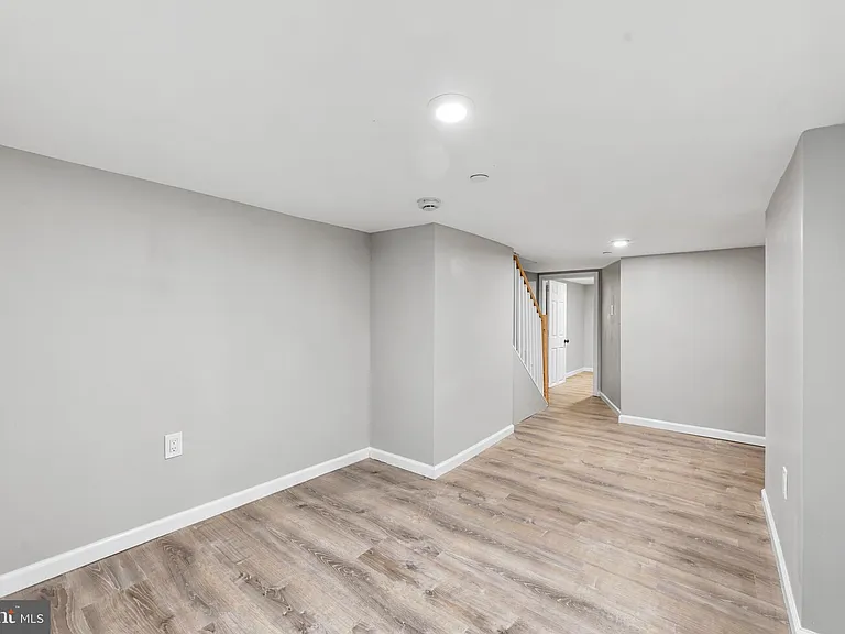 1015 McClenahan Ter — Photo 21