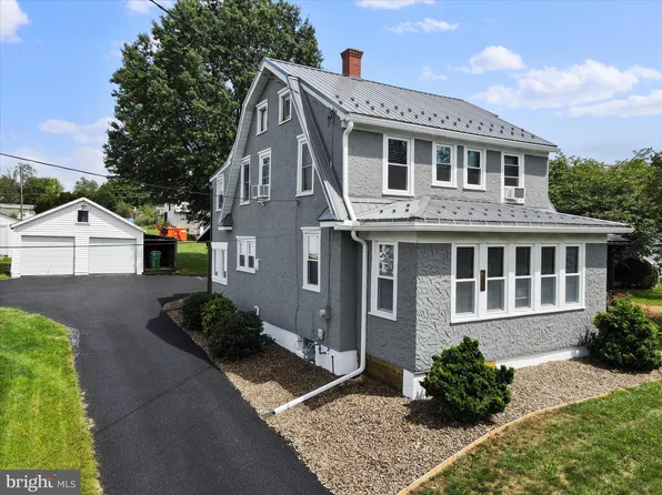 369 W Main St, Fayetteville, PA 17222