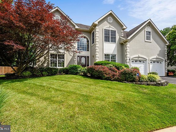 3rd image of 3811 Hunt Manor Dr