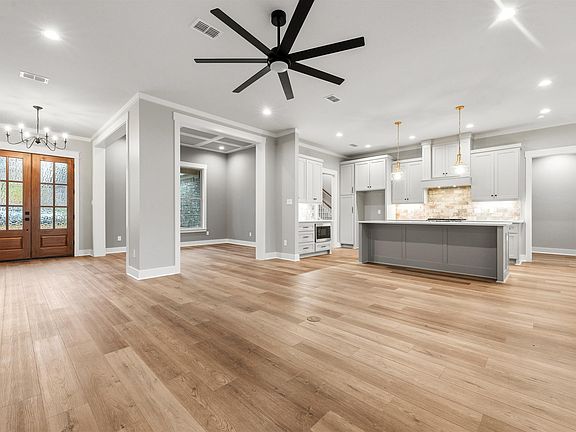 5th image of 548 Valley Oak Dr