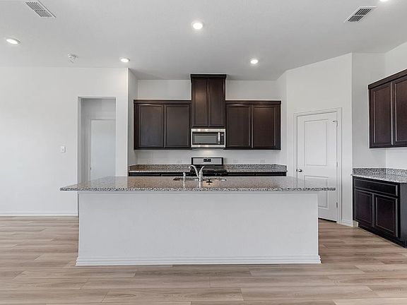 5th image of 2203 Poppy Valley Ln