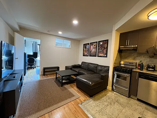 Rented by AZ REALTY NYC LLC | media 17