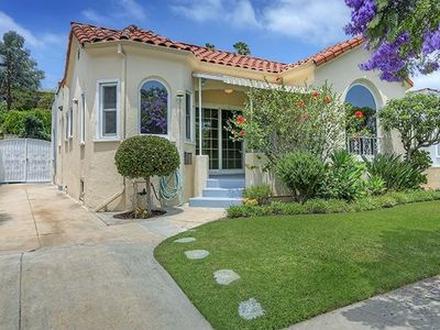1551 Carmona Ave, Los Angeles, CA, 90019