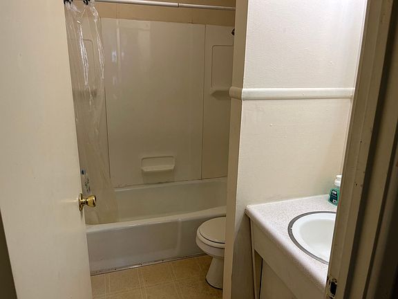 5th image of 505 Kansas St Unit 4