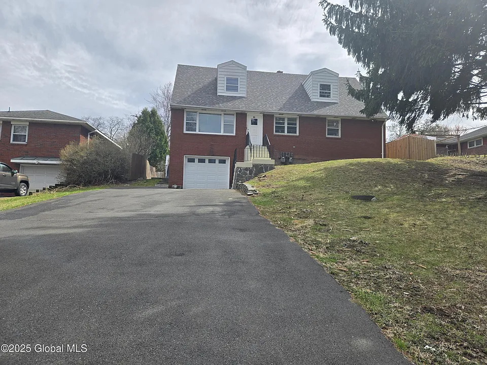 86 Hackett Blvd #1