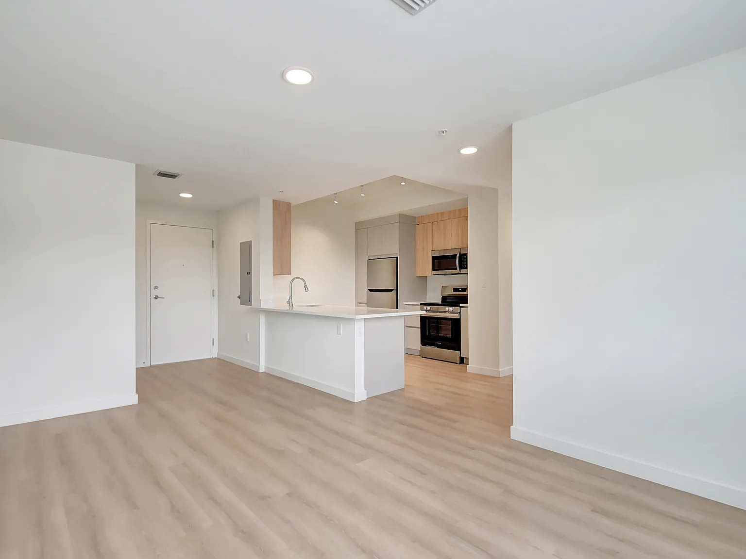1 bed, 780 sqft, $2,072 — Photo 2