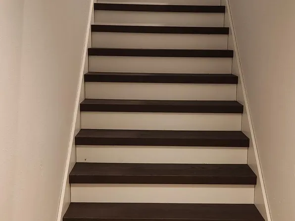 W240N2566 E Parkway Meadow Cir, Pewaukee, WI 53072