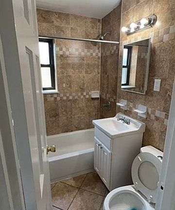 4th image of 18-24 21st Ave Unit 3G