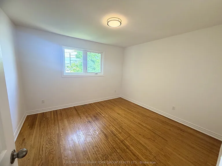 43 Walter Ave #UPPER — Photo 10