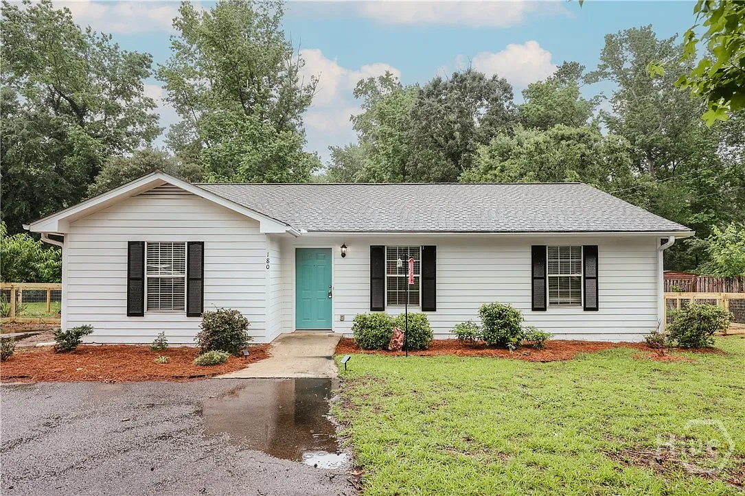 3 bed, 3.0 bath, 1390 sqft, $2,100 — Photo 1