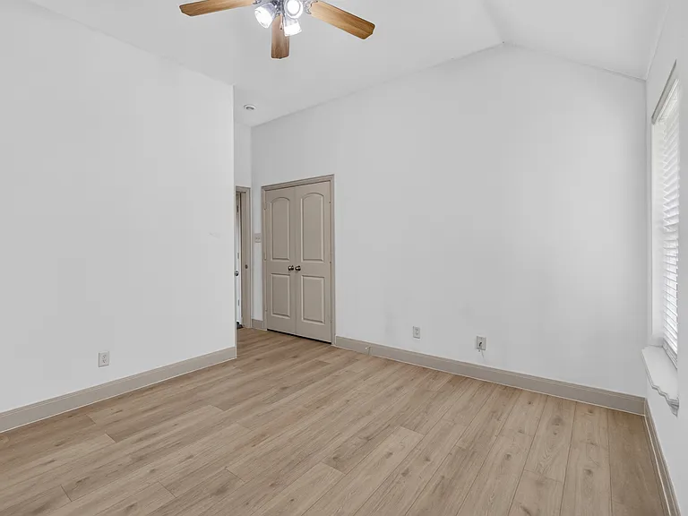 5709 Main St — Photo 14