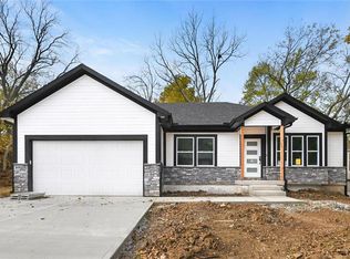 201 SW 27th St, Blue Springs, MO 64015