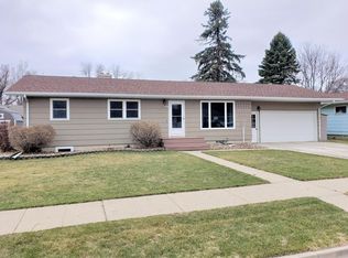 1009 James Ave NE, Jamestown, ND 58401
