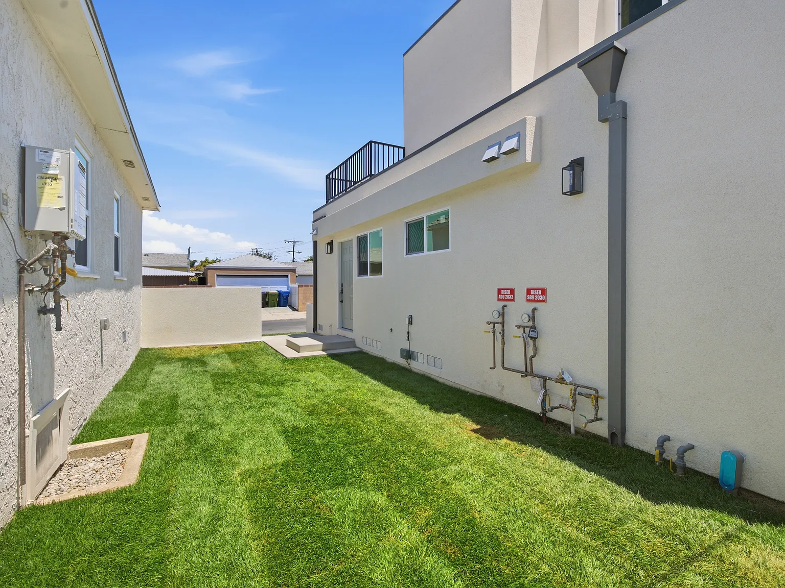 3 bed, 890 sqft, $3,850 — Photo 4