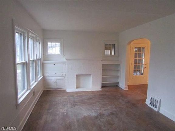 3rd image of 364 Kenmore Ave SE