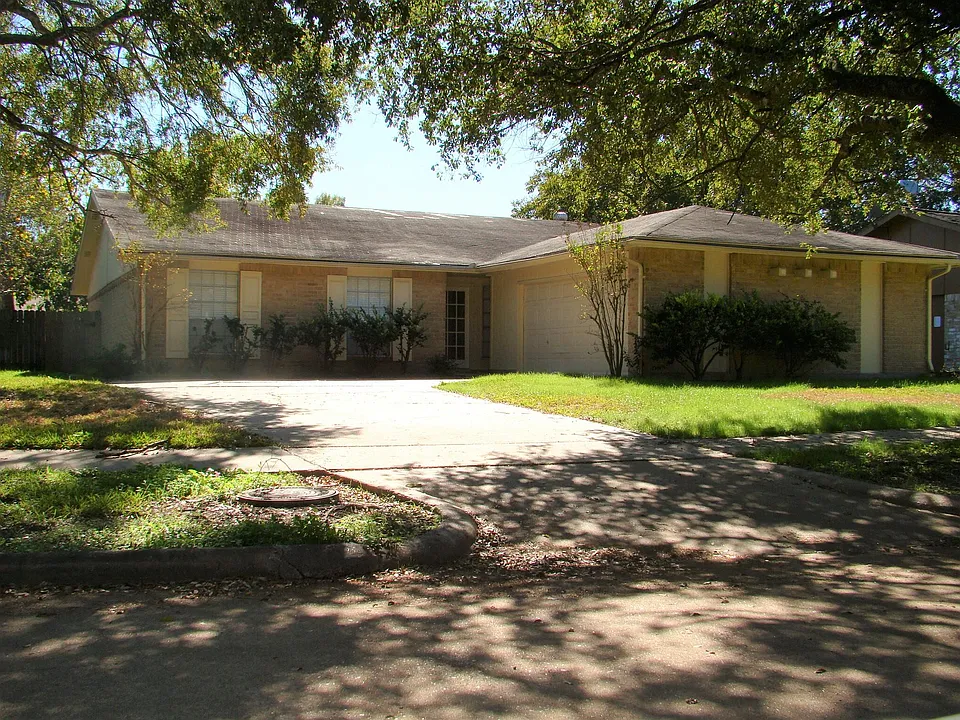 2235 Woodglen Dr